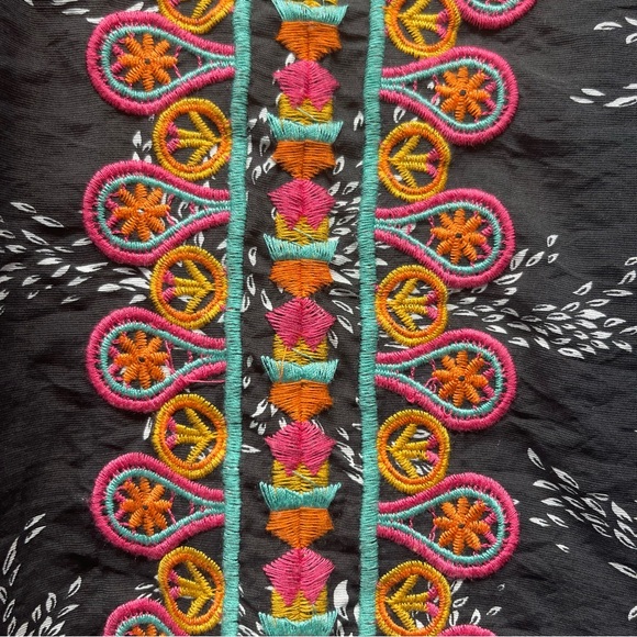 THML Black Blouse Size Medium Colorful Embroidery Flutter Sleeves V- Neckline - Picture 5 of 10